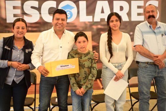 Entrega Jairo Morales 87 becas del programa “Todo por la Educación” en El Milagro; suman ya más de 2,800 apoyos en la administración