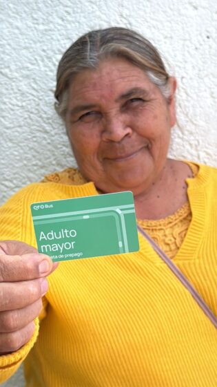 Adultos mayores de Huimilpan acceden a transporte con tarifa preferencial